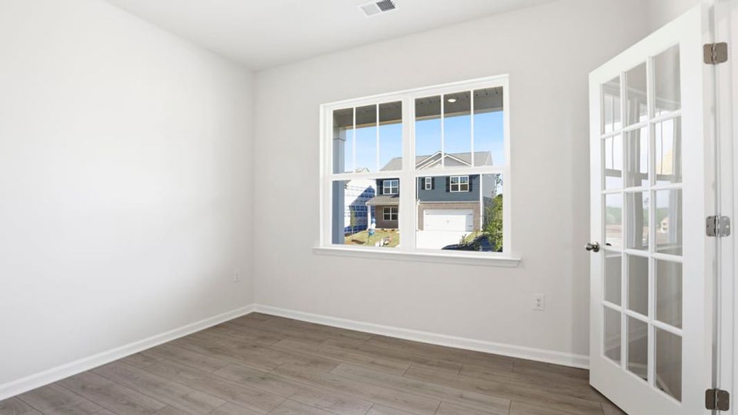 Spacious, unfurnished interior of a new home in Baxter Village, Boiling Springs (Image 17).