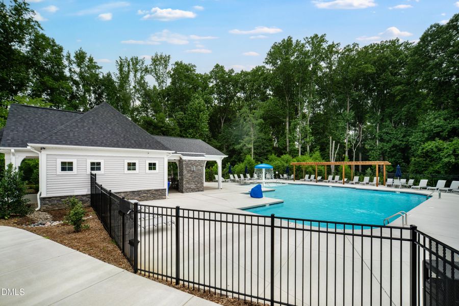 SUN_SherriDowns_Pic_Pool_01