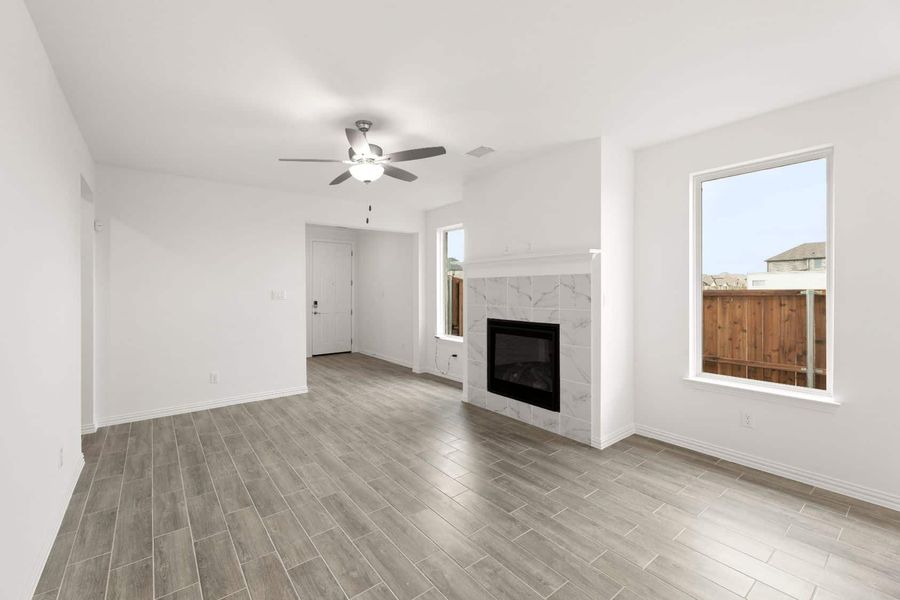Representative unfurnished interior of a home built from the Blackburn by UnionMain Homes in Reunion, Rhome (Image 15).