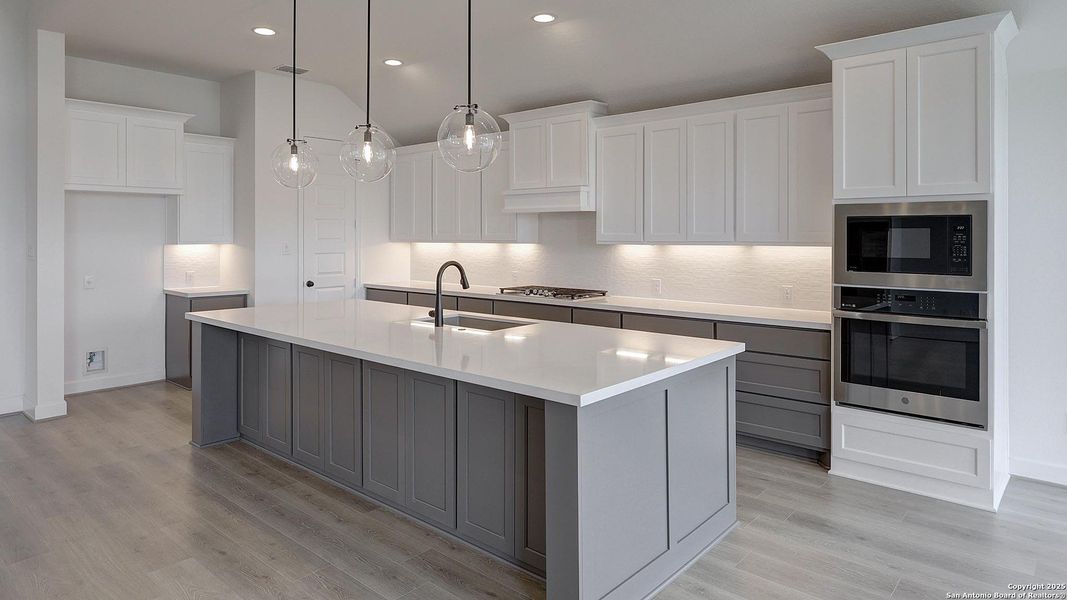 Furnished interior view inside a new home in Haby Hill 60', San Antonio (Image 15). Furnished interior view inside a new home in Haby Hill 60', San Antonio (Image 15).