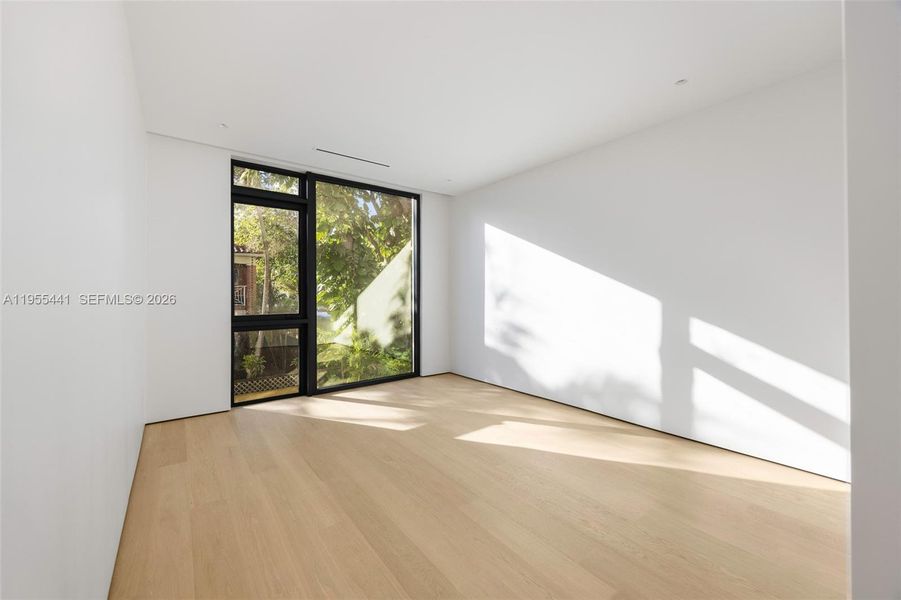 Spacious, unfurnished interior of a new home in , Miami (Image 33).