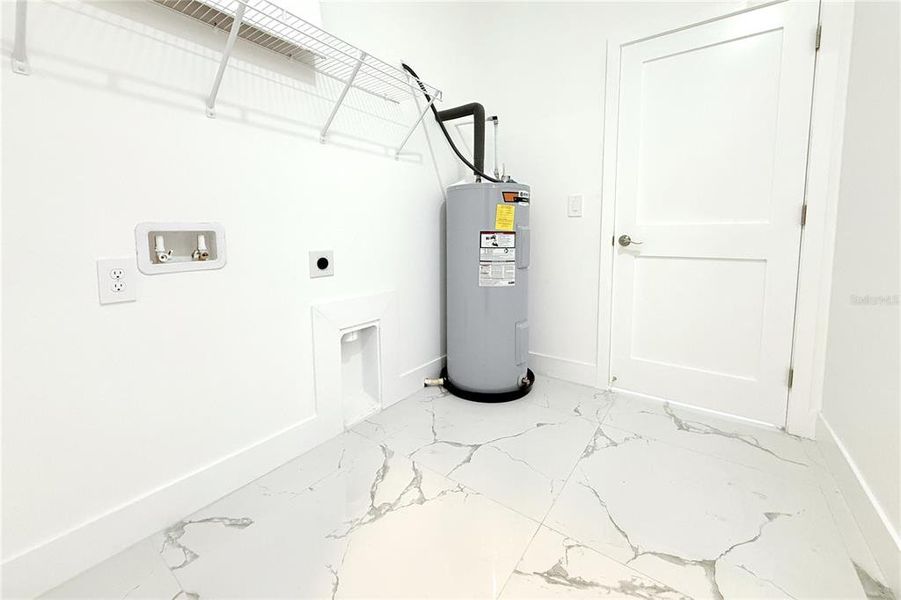 Spacious, unfurnished interior of a new home in , Tampa (Image 32).