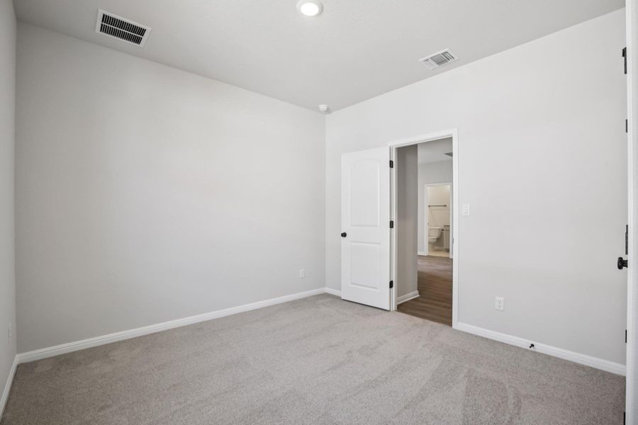 Spacious, unfurnished interior of a new home in Berry Creek Highlands, Georgetown (Image 10).