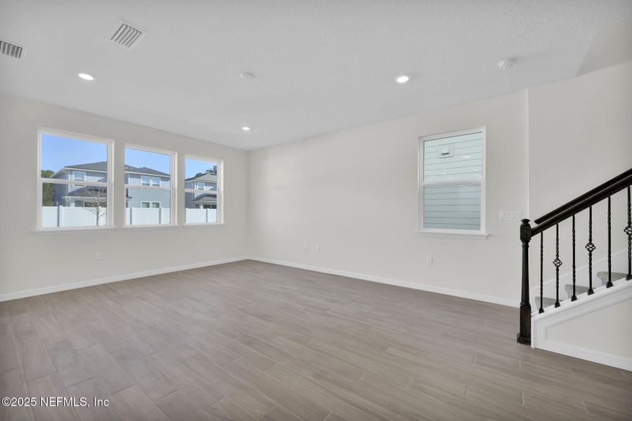 Spacious, unfurnished interior of a new home in Murray Farms, Middleburg (Image 24).