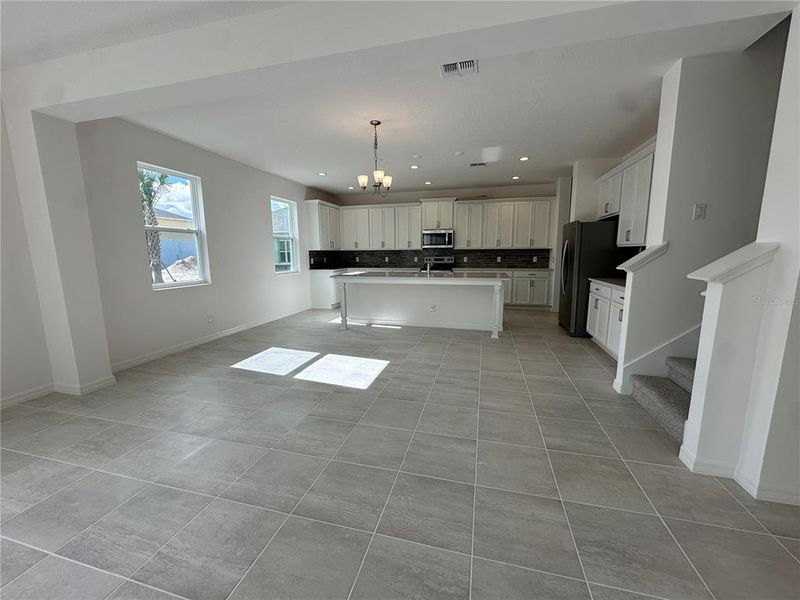 Spacious, unfurnished interior of a new home in , Deland (Image 7).