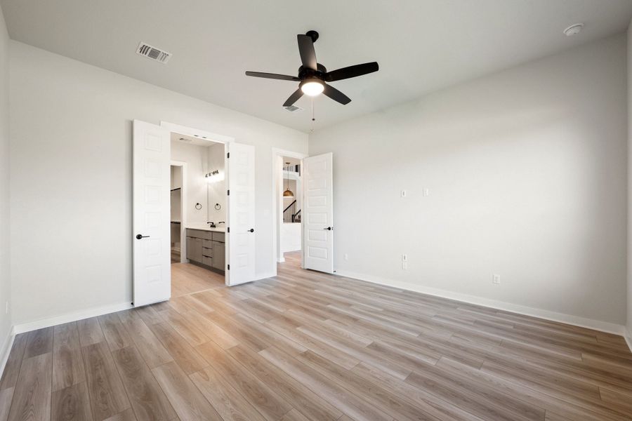 Spacious, unfurnished interior of a new home in Lagos Reserve, Manor (Image 38). Spacious, unfurnished interior of a new home in Lagos Reserve, Manor (Image 38).