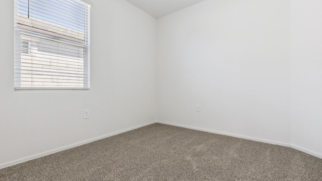 Spacious, unfurnished interior of a new home in Rio Rancho Estates, Wittmann (Image 22).