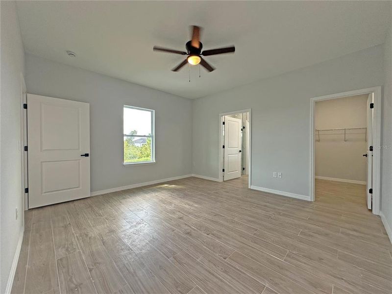 Spacious, unfurnished interior of a new home in , Port Charlotte (Image 9).