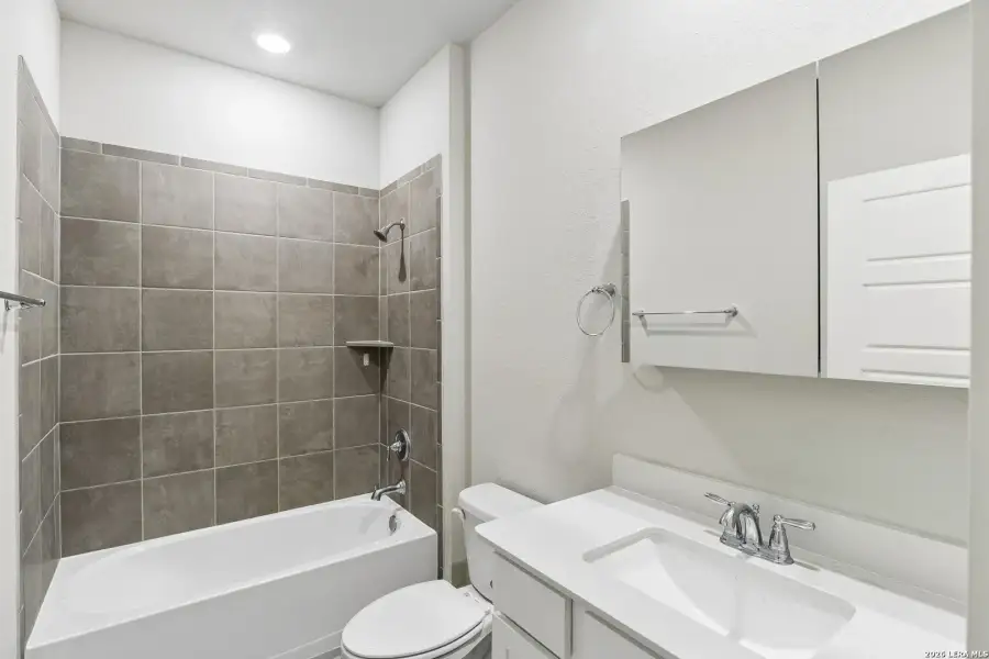 Furnished interior view inside a new home in Autry Pond, San Antonio (Image 10).