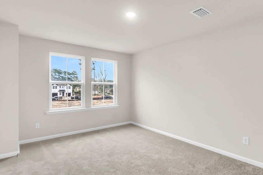 Spacious, unfurnished interior of a new home in , Summerville (Image 33).