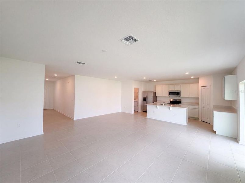 Spacious, unfurnished interior of a new home in Ranches at Lake Mcleod, Eagle Lake (Image 12).