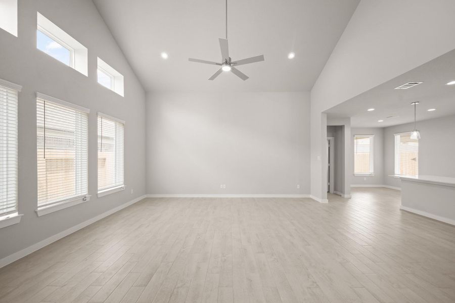 Spacious, unfurnished interior of a new home in Morton Creek Ranch, Katy (Image 11).