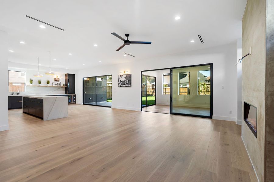 Spacious, unfurnished interior of a new home in , Houston (Image 26).