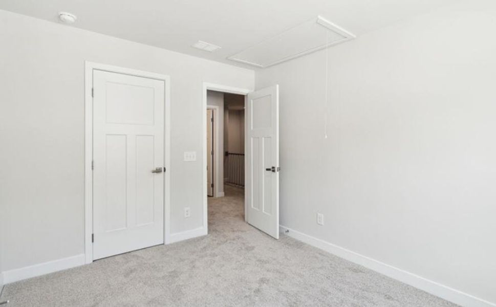 Spacious, unfurnished interior of a new home in Crescent Cove, Summerville (Image 4).