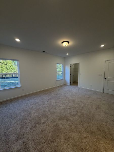 Spacious, unfurnished interior of a new home in Marlin Pointe, White House (Image 9).