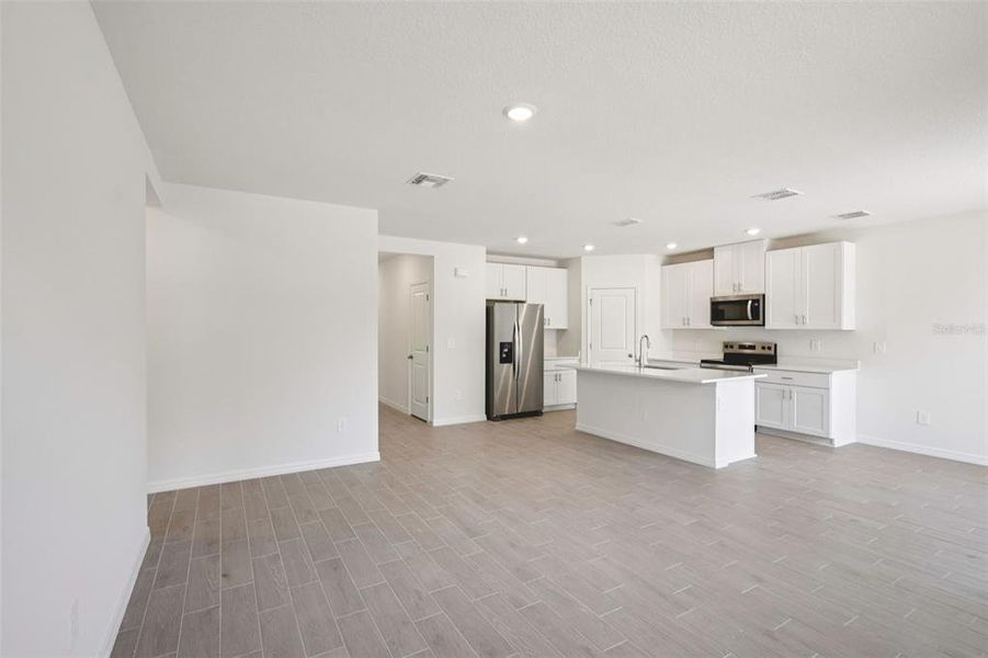 Spacious, unfurnished interior of a new home in Leyland Preserve - Classic Series, Brooksville (Image 15).