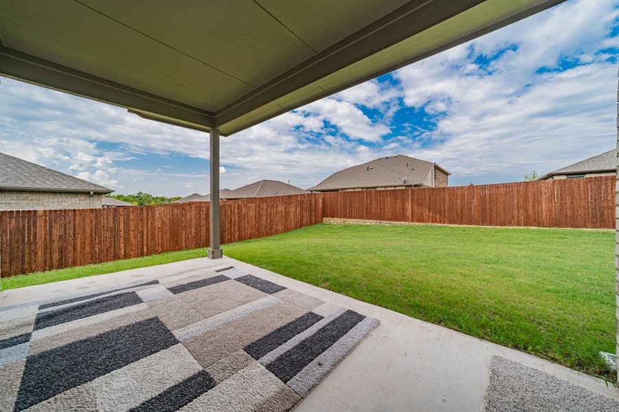 Exterior details and patio area of a home in Stonehill, Cedar Hill (Image 18).