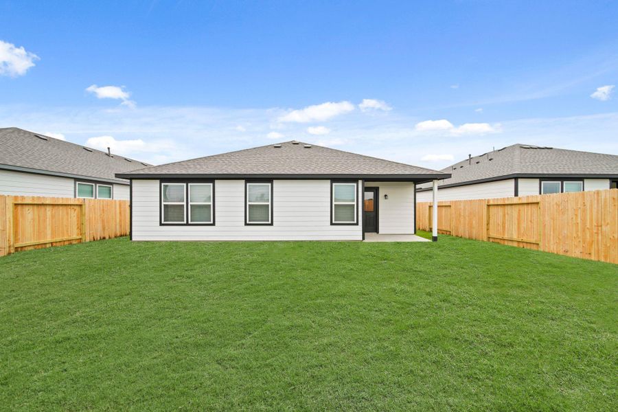 Exterior details and patio area of a home in Valor Park, Bay City (Image 3).