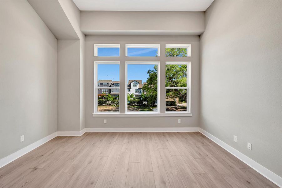 Spacious, unfurnished interior of a new home in Retreat at Oak Park, Houston (Image 23).