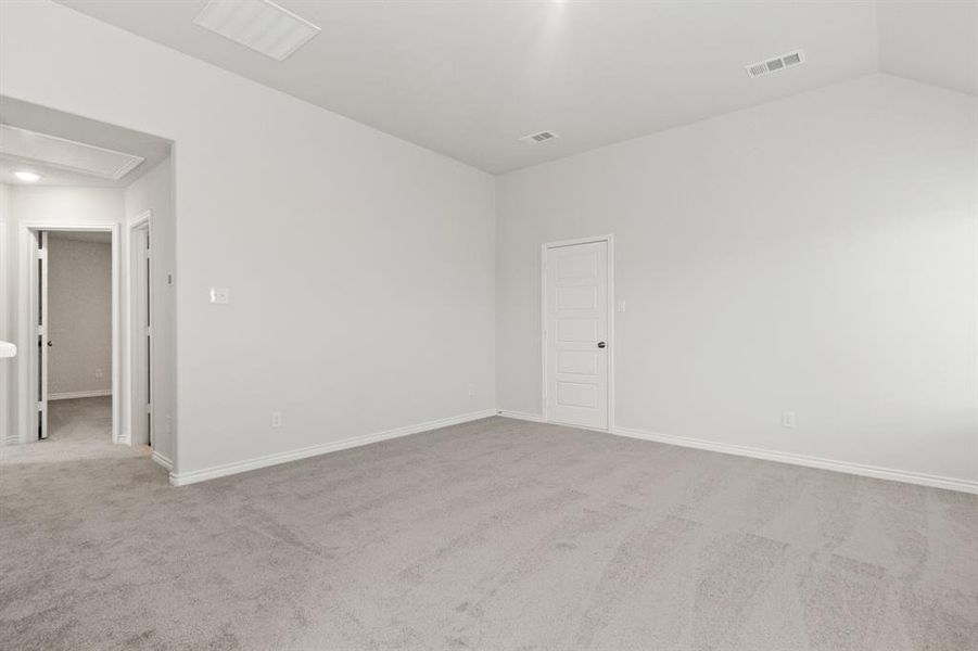 Spacious, unfurnished interior of a new home in Retreat at Fossil Creek, Fort Worth (Image 9).