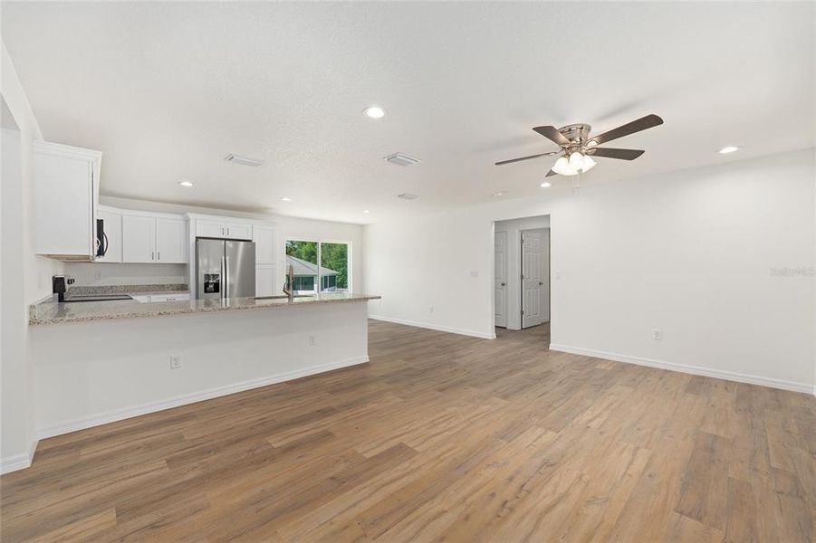 Spacious, unfurnished interior of a new home in , Dunnellon (Image 33).