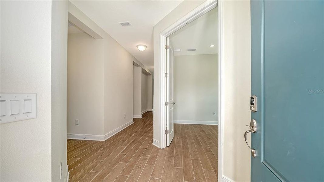 Spacious, unfurnished interior of a new home in Grand Park, Sarasota (Image 14).