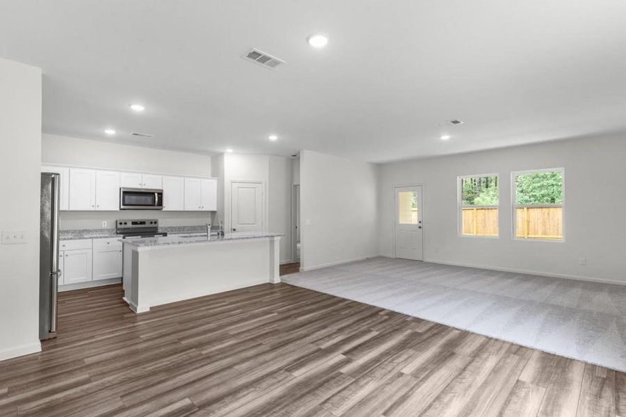 Spacious, unfurnished interior of a new home in Willow Springs, Buda (Image 15). Spacious, unfurnished interior of a new home in Willow Springs, Buda (Image 15).