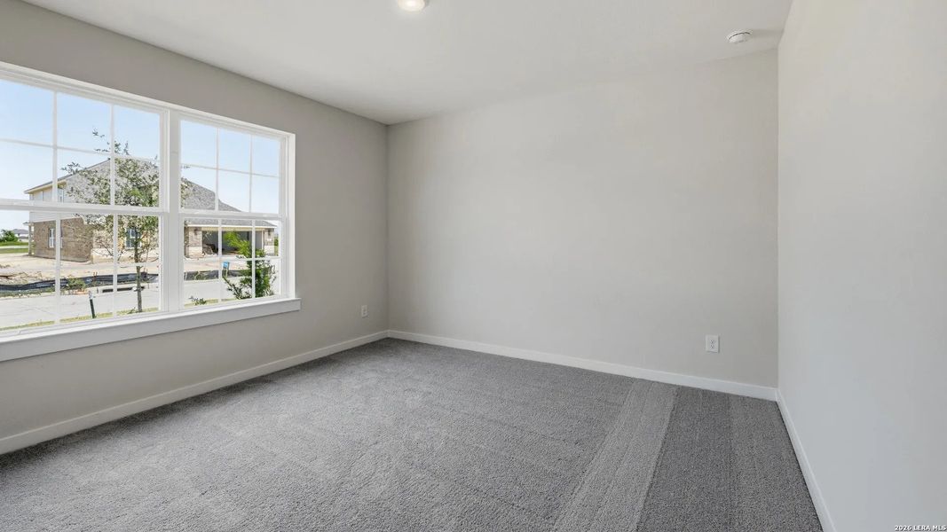 Spacious, unfurnished interior of a new home in Cloud Country, New Braunfels (Image 16).