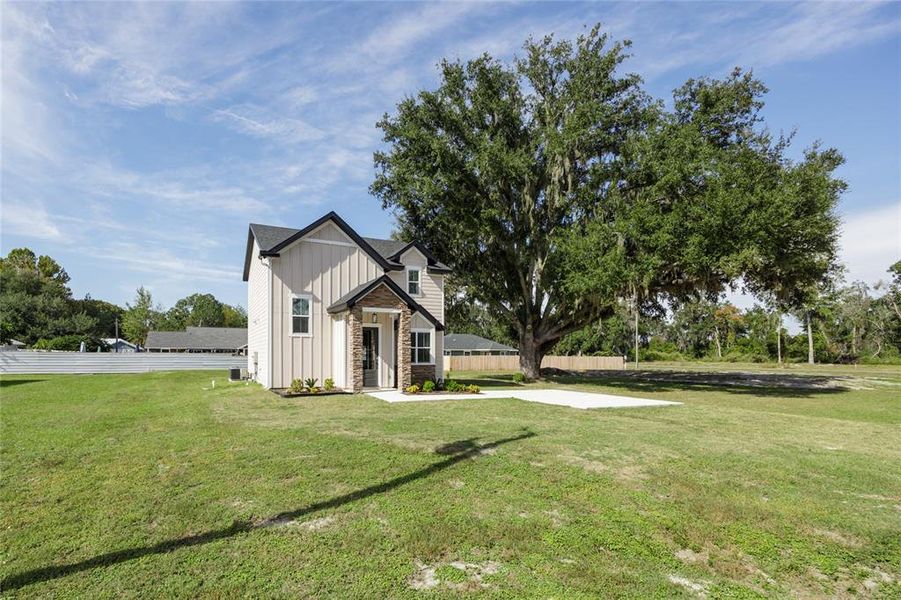 Front exterior of a new home in , Brooker, FL, highlighting curb appeal (Image 28). Front exterior of a new home in , Brooker, FL, highlighting curb appeal (Image 28).