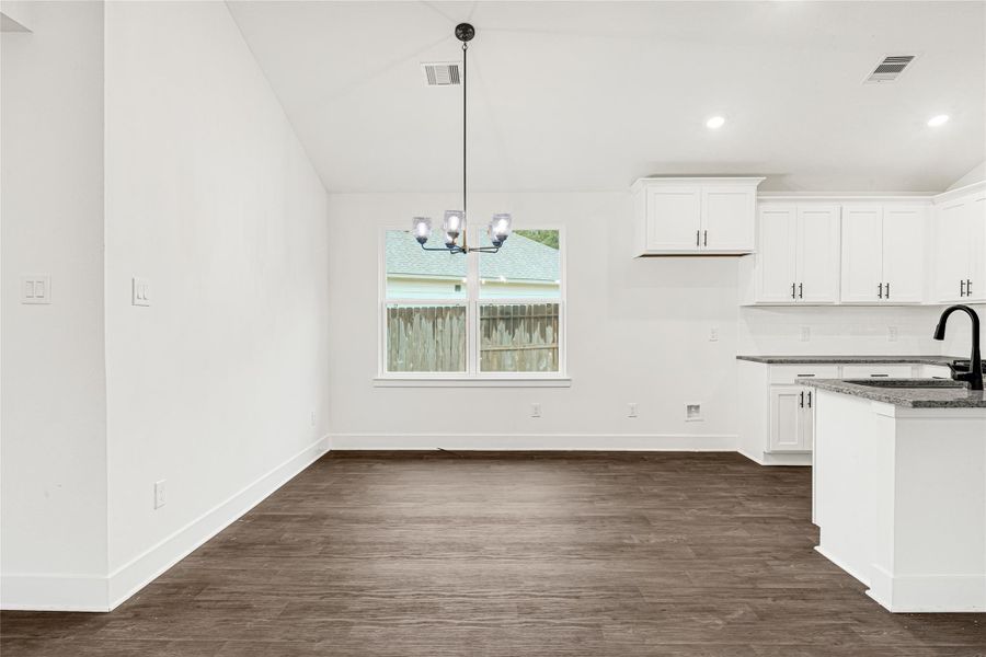 Spacious, unfurnished interior of a new home in Stonebrooke, Conroe (Image 11).