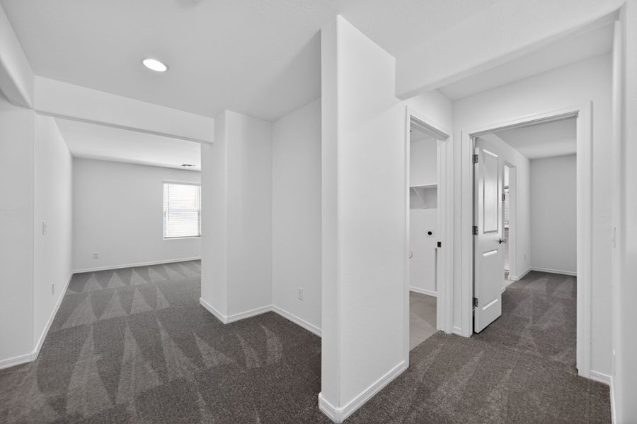 Spacious, unfurnished interior of a new home in Artisan at Asante, Surprise (Image 22).