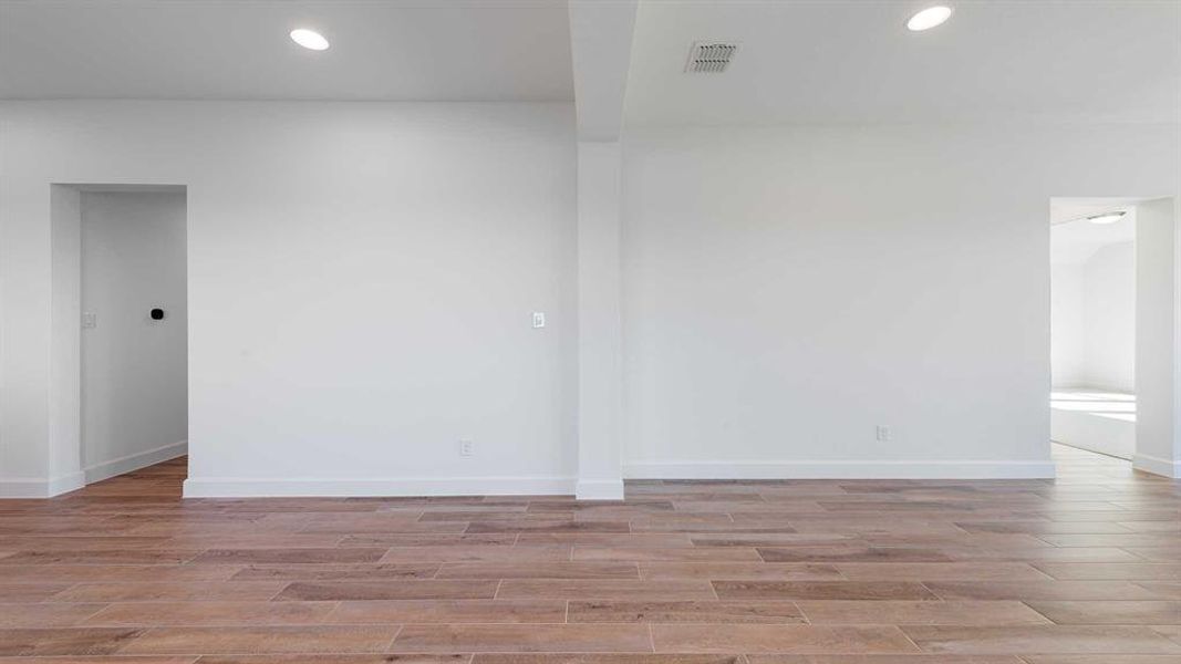 Spacious, unfurnished interior of a new home in Devonshire - Reserve 45', Forney (Image 14). Spacious, unfurnished interior of a new home in Devonshire - Reserve 45', Forney (Image 14).