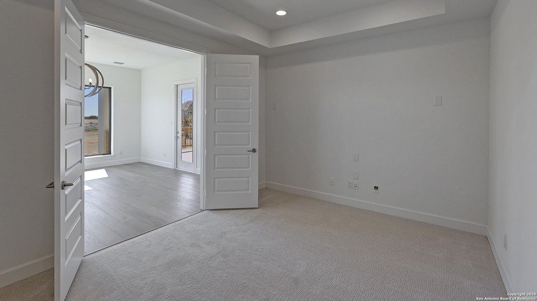 Spacious, unfurnished interior of a new home in George's Ranch Acre, Boerne (Image 28).
