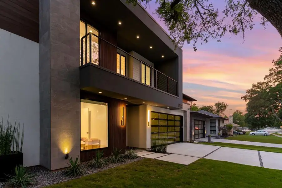 Exterior details and patio area of a home in , Dallas (Image 3).