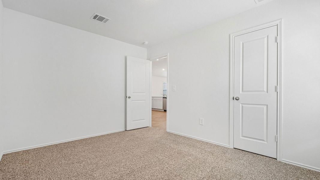 Spacious, unfurnished interior of a new home in Durango, Mustang Ridge (Image 38).