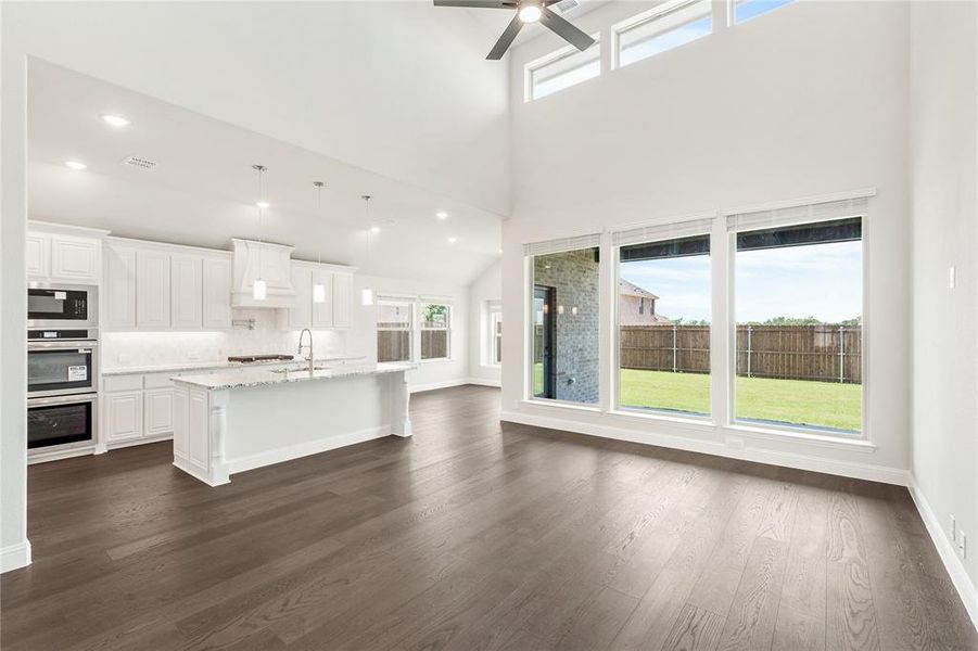 Spacious, unfurnished interior of a new home in Chaparral Park, Oak Point (Image 24). Spacious, unfurnished interior of a new home in Chaparral Park, Oak Point (Image 24).