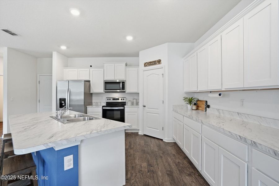 Furnished interior view inside a new home in Cross Creek Express, Green Cove Springs (Image 16). Furnished interior view inside a new home in Cross Creek Express, Green Cove Springs (Image 16).