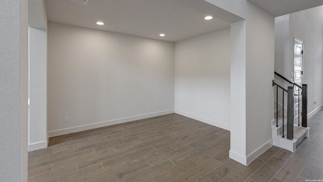 Spacious, unfurnished interior of a new home in Haby Hill, San Antonio (Image 24).