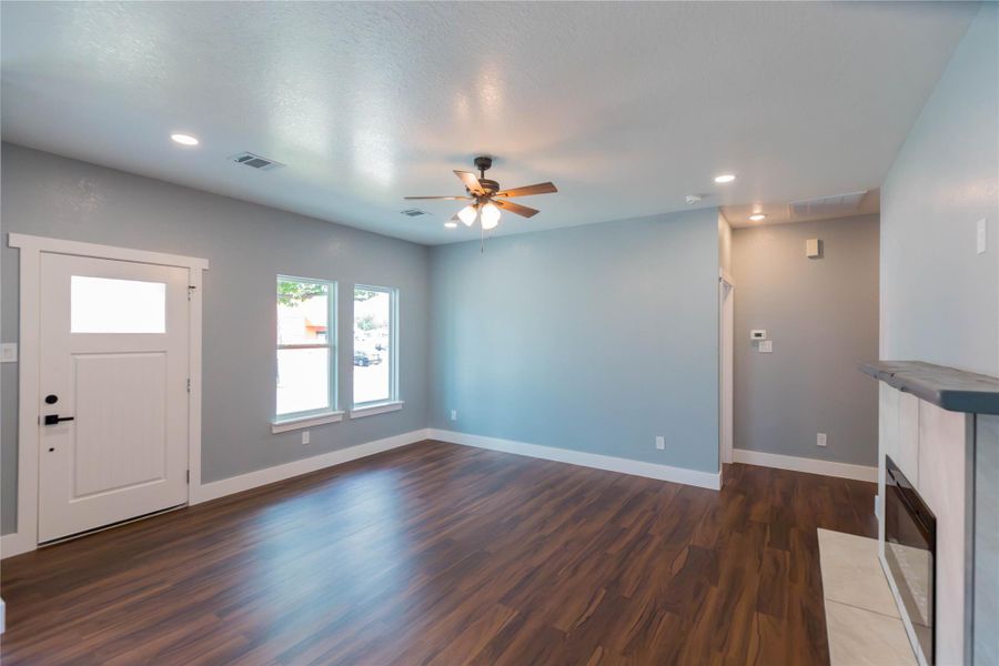Spacious, unfurnished interior of a new home in , Houston (Image 15).