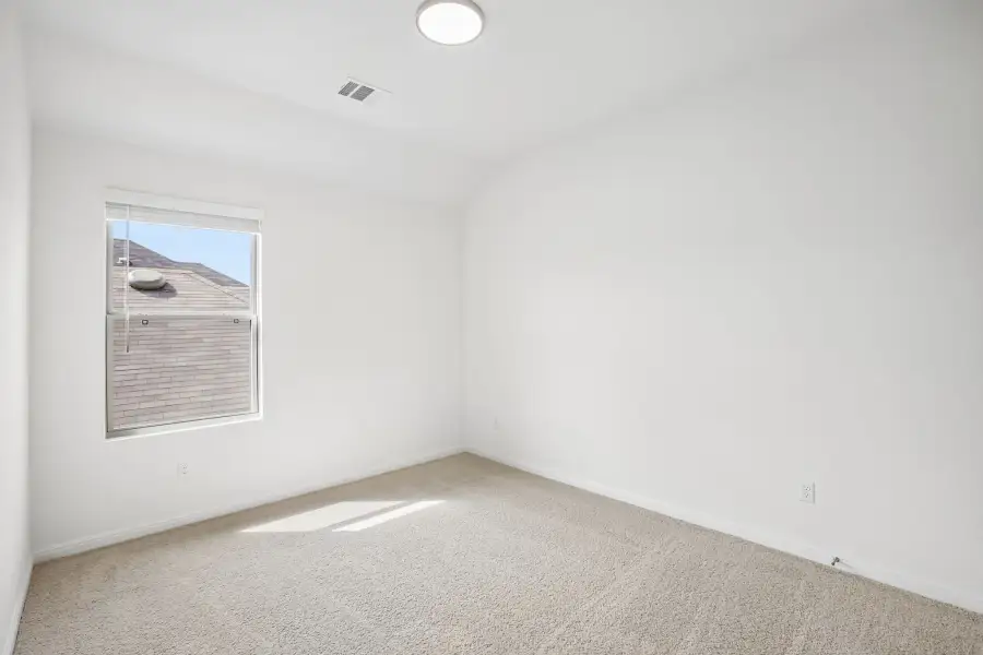 Spacious, unfurnished interior of a new home in Trinity Ranch, Elgin (Image 40).