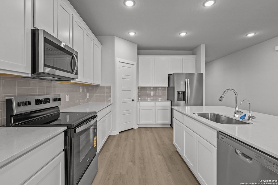 Furnished interior view inside a new home in Cinco Lakes, San Antonio (Image 15).