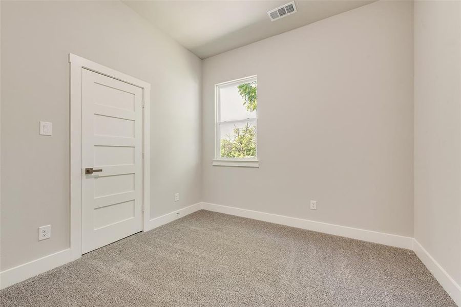 Spacious, unfurnished interior of a new home in , Dallas (Image 10).