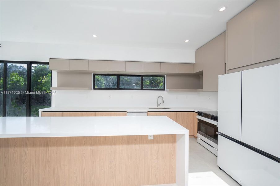 Furnished interior view inside a new home in , Fort Lauderdale (Image 9).