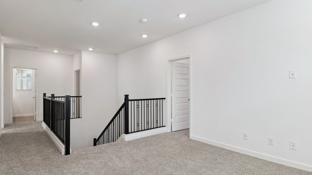 Spacious, unfurnished interior of a new home in Apache Farms, Buckeye (Image 27).