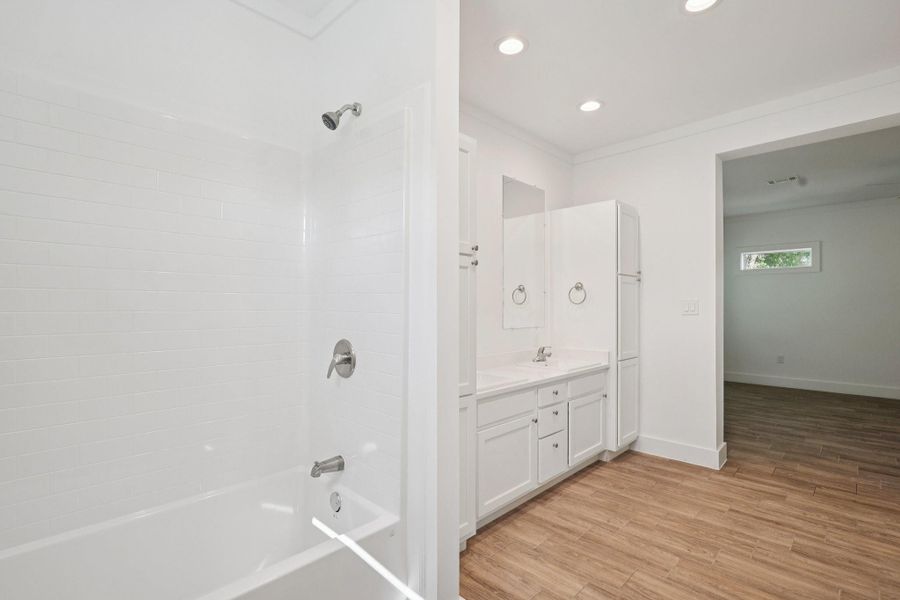 Spacious, unfurnished interior of a new home in , Houston (Image 11).