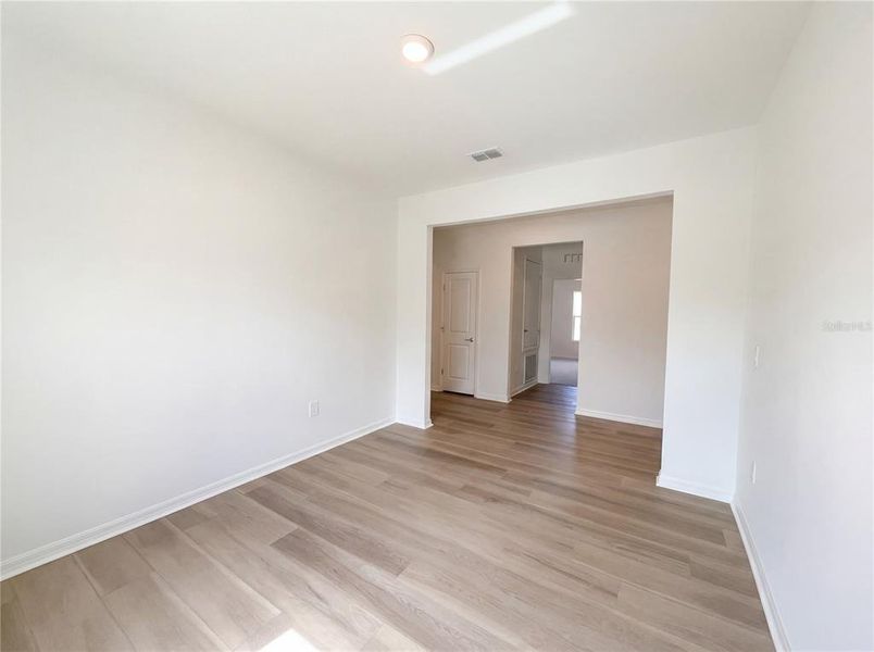 Spacious, unfurnished interior of a new home in Grand Park, Dunnellon (Image 17).