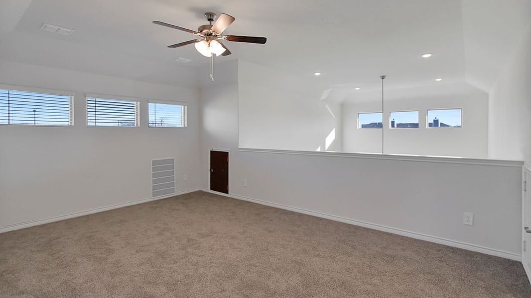 Spacious, unfurnished interior of a new home in Prairie Oaks, Oak Point (Image 19).