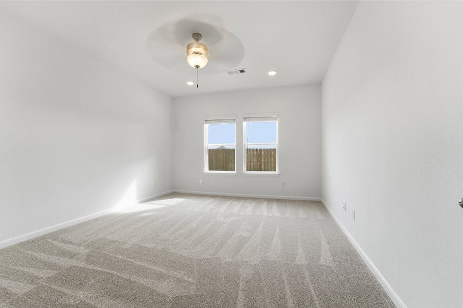 Spacious, unfurnished interior of a new home in Saddlebrook Estates, Waxahachie (Image 48). Spacious, unfurnished interior of a new home in Saddlebrook Estates, Waxahachie (Image 48).