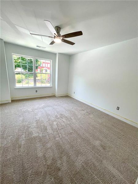Spacious, unfurnished interior of a new home in , Gainesville (Image 20).