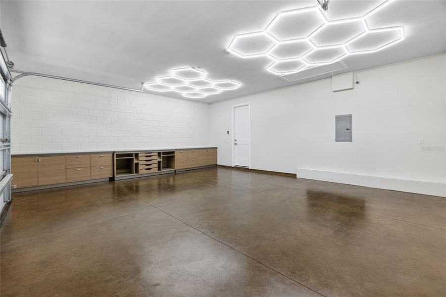 Spacious, unfurnished interior of a new home in , Tavares (Image 29).